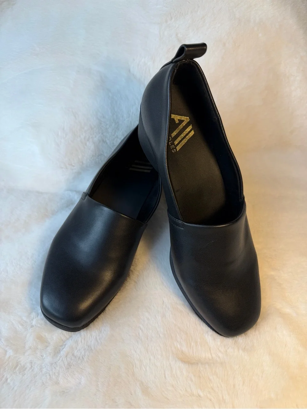 Aerosols Trixie Wedge Slip-On Women's Black Comfort  - Size 8